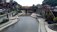 Ke depan, kawasan itu juga bakal diperluas dan dilengkapi dengan aneka fasilitas tambahan. Taman Kumbasari paling ramai dikunjungi warga pada sore hari. (Ditya/detikTravel) 