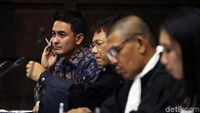 Selain itu, Zumi Zola juga didakwa menyetor Rp 16,490 miliar ke DPRD Jambi.