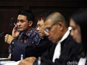 Saksi Ini Disuruh Cari Rp 400 Juta untuk Uang Saku Zumi Zola ke AS