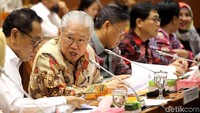 Menteri Perdagangan Enggartiasto Lukita saat hadiri rapat bersama Komisi VI DPR dan Komisi Pengawas Persaingan Usaha (KPPU) di Komplek Parlemen, Senayan, Jakarta, Senin (17/9/2018).
