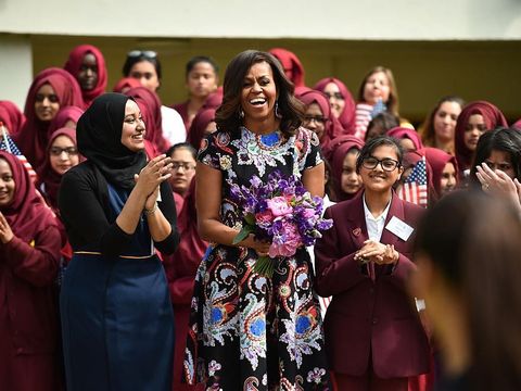 Michelle Obama dalam balutan rancangan Mary saat berkunjung ke London beberapa tahun lalu.