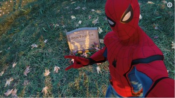 Spiderman selfie di makam Paman Ben. (Foto: Internet)