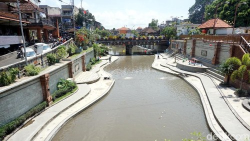 Taman Kumbasari di Denpasar yang cantik bak Cheonggyecheon