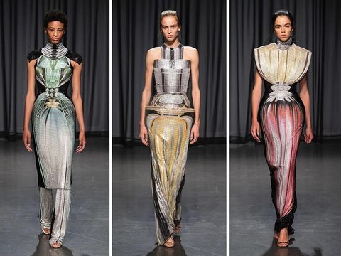 Mary Katrantzou menampilkan koleksi Spring 2019 yang terinspirasi dari botol parfum di London Fashion Week.