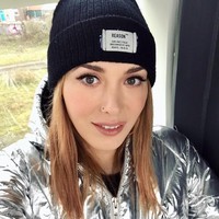 Paris menjalani terapi hormon agar bisa hidup seperti wanita. Setelah lulus kuliah, Paris melakukan operasi wajah untuk fitur yang lebih feminin.  Foto: Instagram ( @paris.lees)