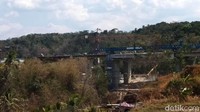 Proses pembangunan jembatan ini sudah mencapai hampir 90%. 