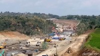 Pembangunan Jembatan Kali Kenteng ditargerkan selesai pada Oktober mendatang.