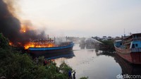 Belum diketahui secara pasti penyebab kebakaran maupun sumber api.