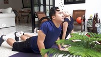 Mesra sekali olahraga yang dilakukan oleh kedua pasangan ini. (Instagram/riantic)