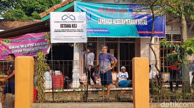 Kisah Pensiunan Guru SD yang Kini Mendidik ODGJ di Cianjur