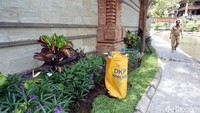 Untuk menjaga kebersihan, tempat sampah pun disediakan. Jika warga sudah sadar kebersihan, otomatis tempat ini akan bersih dari sampah, meski tidak ada petugas yang mengatur. (Ditya/detikTravel) 
