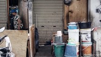 Saat ini ratusan warga yang tinggal di lantai dasar Rumah Susun Muara Baru masih menunggu kepastian terkait janji relokasi ke lantai atas rusun.