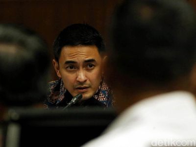 Zumi Zola Jalani Sidang di Tipikor