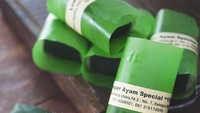 Lemper 168 dari Surabaya ini populer di kalangan pencinta lemper ayam. Suwiran ayamnya sangat banyak dengan rasa manis yang enak. Di Jakarta, gerainya ada di kawasan Kelapa Gading. Foto: Instagram sibungbung 