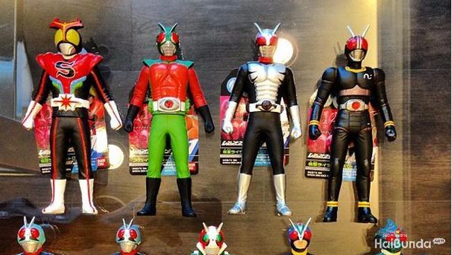 Melihat Koleksi Mainan Kamen Rider Reino Barack