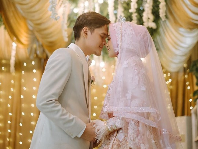 gaun pengantin hijab anisa rahma