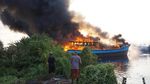 Potret 13 Jam Kebakaran Kapal-kapal di Pekalongan