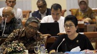 Menteri Kesehatan Nila Moeloek hadir dalam rapat kerja bersama Komisi IX DPR RI di Komplek Parlemen, Senayan, Jakarta, Senin (17/9/2018).