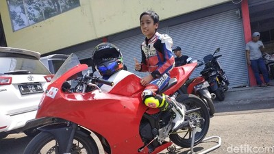 Zahri, Bocah 10 Tahun yang Sudah Berani Kebut-kebutan di Sirkuit