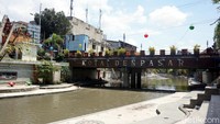 Taman ini memang di-setting di tengah kota untuk mengedukasi masyarakat supaya tidak buang sampah ke sungai. Saat sudah ditata, otomatis sudah sangat bersih daripada yang dulu. (Ditya/detikTravel)
