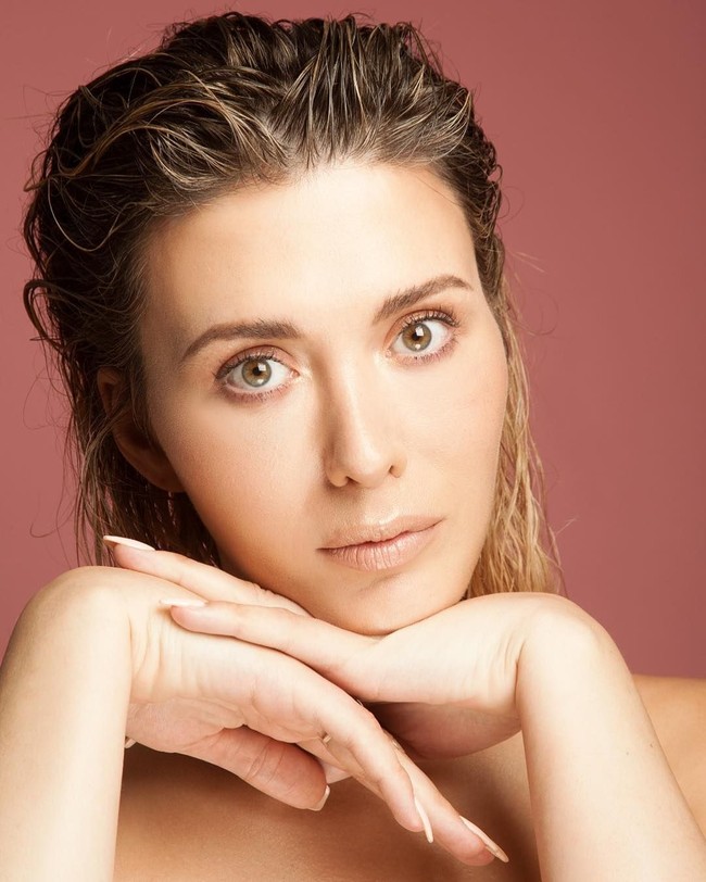 Ini Paris Lees, model cantik yang punya pesona memikat. Tapi tidak disangka punya masa lalu yang mengejutkan.  Foto: Instagram ( @paris.lees)