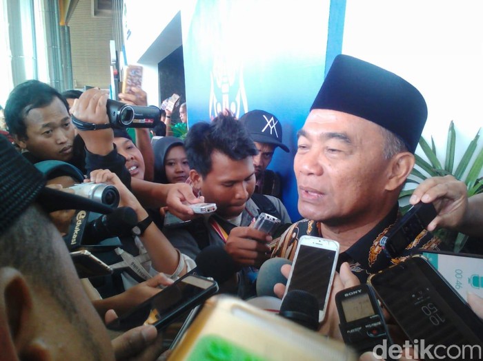 Mendikbud: Pemerintah Sangat Memperhatikan Nasib Guru Honorer