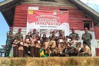 Marinir Mengajar Anak-anak TKI di Sekolah Tapal Batas Sebatik