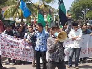 Dinilai Politik Praktis, Maruf Amin Didemo Mahasiswa Untirta