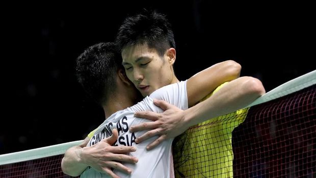 Anthony dan Chou Tien Chen berpelukan 