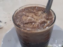 Slurpp! Gurih Creamy Racikan Teh Talua Khas Sumatera Barat