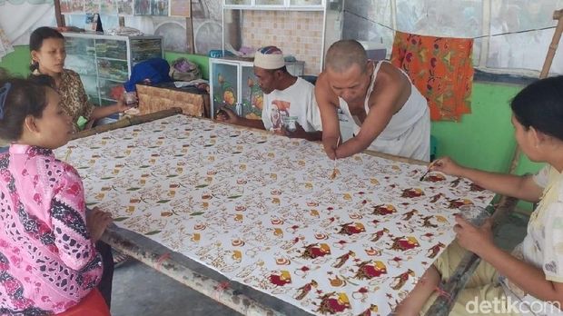 Pembatik difabel di Blora. 