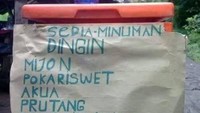 Mungkin niat penjualnya baik, mereka ingin kita lebih mudah membacanya. Ada Mijon, Pokariswet, Akua dan Prutang. Hehe Foto: Istimewa
