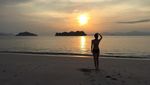 Foto: Gemma Chan Crazy Rich Asians yang Suka ke Pantai