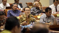 Fahmi Idris memberikan keterangan mengenai defisit anggaran yang dialami BPJS Kesehatan tak terjadi secara tiba-tiba, melainkan telah direncanakan. Terkait dengan perbedaan angka defisit yang dialami BPJS Kesehatan yang beredar di masyarakat, Fahmi mengatakan hal itu hanya karena perbedaan metodologi dan asumsi.