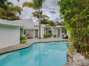 Foto: Intip Rumah Taylor Swift yang Dijual Seharga Rp 43,9 Miliar
