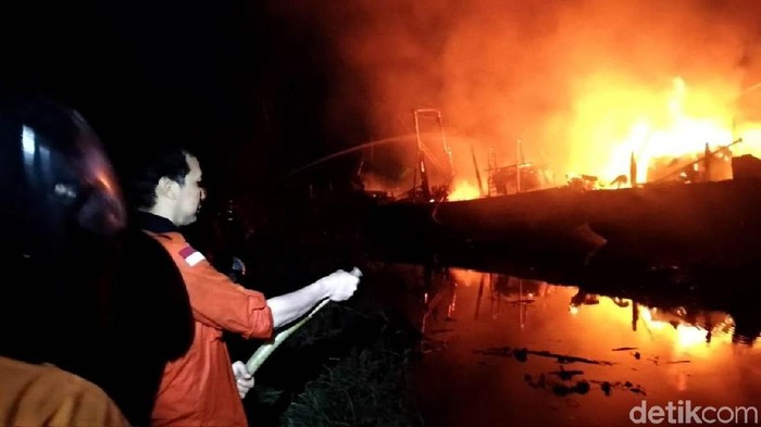 5 Kapal Terbakar Diduga Akibat Pengerjaan Las