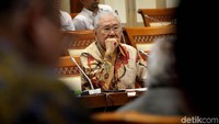 Ia meminta agar Komisi VI DPR RI menyetujui usulan tambahan anggaran Kementerian Perdagangan sebesar Rp 814 miliar sehingga total anggaran di 2019 menjadi Rp 4,346 triliun.