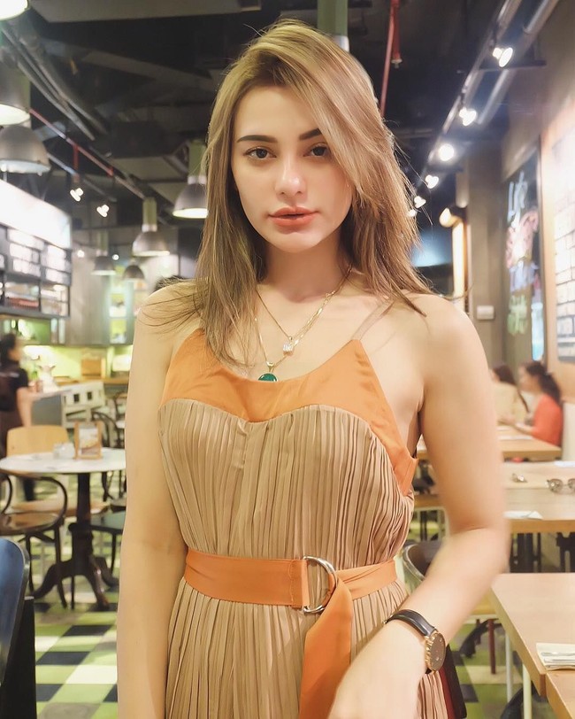 Selain menjadi seorang model Nora Alexandra juga aktif di media sosial yakni Instagram. Foto: Instagram