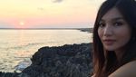 Foto: Gemma Chan Crazy Rich Asians yang Suka ke Pantai