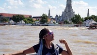 Ini Ellen saat menikmati keindahan Chao Praya di Bangkok. (ellenrachell/Instagram)