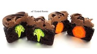 Meletakkan sayuran segar ke dalam adonan cupcake. Ini sih dipastikan nggak akan ada yang tahu. Foto: Istimewa