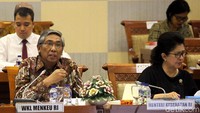 Pemerintah melalui Menteri Keuangan pun telah menerbitkan aturan mengenai penanganan defisit BPJS Kesehatan tersebut. Dijelaskan oleh Wakil Menteri Keuangan, Mardiasmo, Menkeu Sri Mulyani menyebut, aturan tersebut tertuang dalam peraturan menteri keuangan (PMK) tentang pembayaran defisit dan langkah mengurangi defisit.