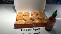 Donat yang manis juga bisa diisi dengan saus extra pedas. Jadi begitu melahapnya, rasa pedas akan langsung menyeruak di tenggorokan.Foto: Istimewa