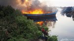 Asap Membubung Tinggi dari Kapal Terbakar di Pekalongan