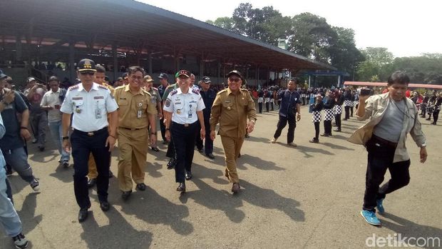 Wali Kota Depok dan Kepala BPTJ meninjau kesiapan fasilitas di Terminal Jatijajar