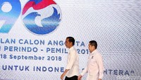 Dalam acara pembekalan caleg Perindo ini, keduanya kompak mengenakan kemeja putih lengan panjang.