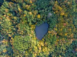Pulau Hati, Liukan Jalan Tol, dan Foto Unik Lain dari Udara