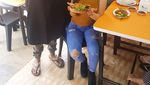 Seksi Saat Kulineran, Begini Gaya Makan DJ Dinar Candy