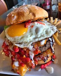 Wouw! Burger Jumbo Beragam Isi Ini Beratnya Mencapai 5.8 kg