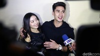 Putra Venna Melinda ini memang kerap gemar mengunggah barang-barang dengan brand premium, entah itu jam tangan ataupun masalah tunggangan sehari-harinya. Tapi baru-baru ini jam tangan mahal merek Bezel Verrell diduga palsu karena langsung dikomentari akun wristbusters. Foto: Palevi S/detikFoto